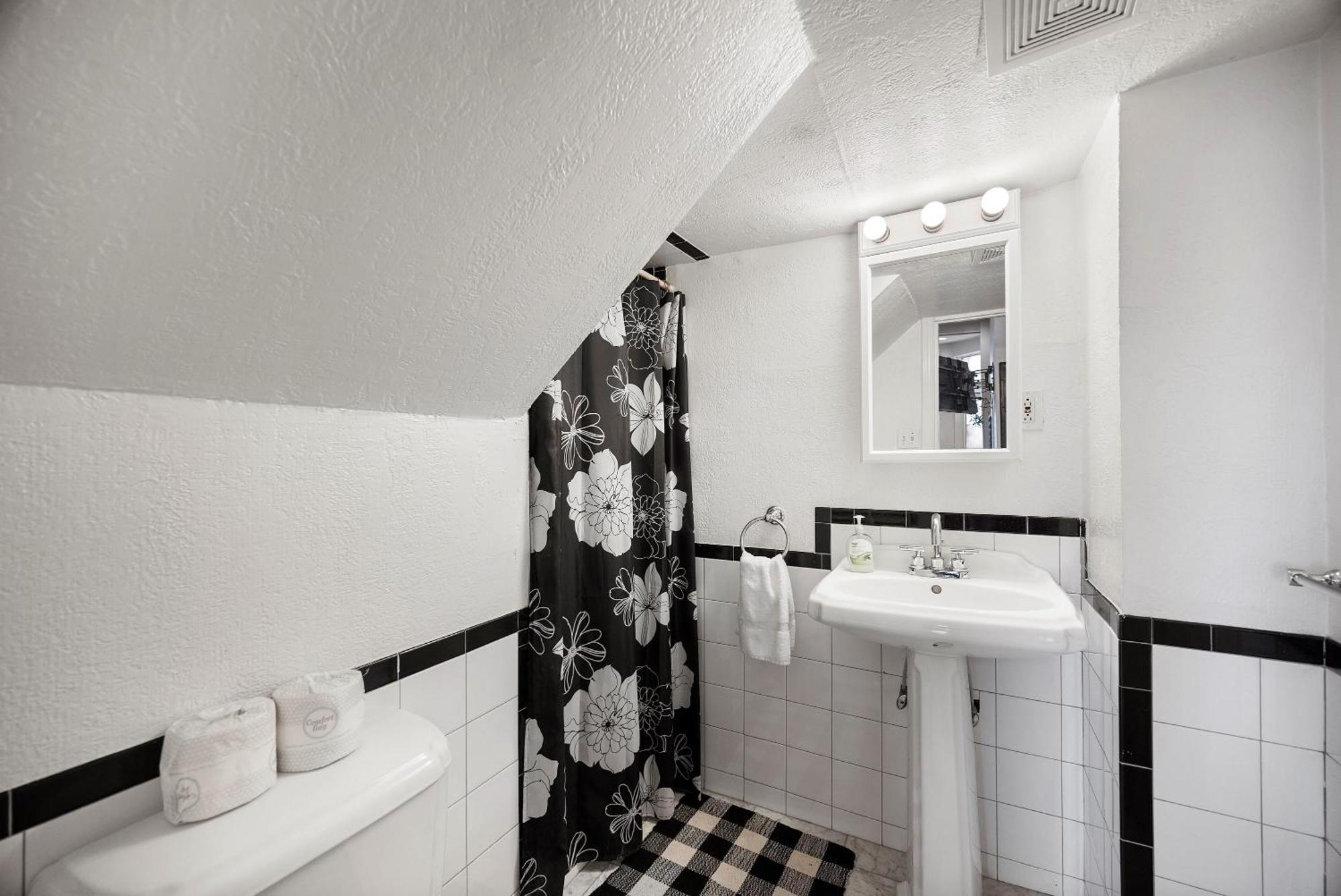 Charming Studio-Panoramic View-Your Pittsburgh Sanctuary Apartment Exterior photo